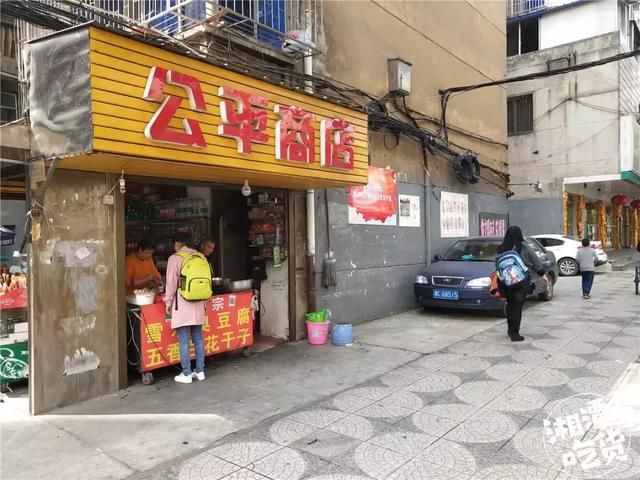 30万开什么店比较稳：本人手上有30万左右，开家什么店好